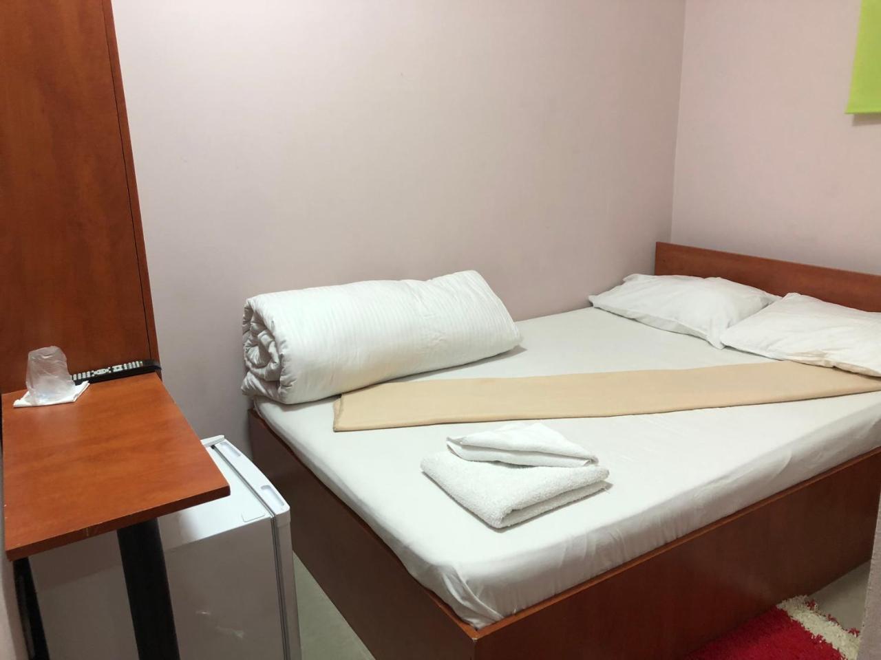 Hostel Tripoli Palace Bucarest Extérieur photo